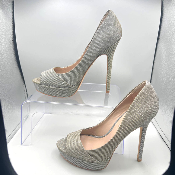 Charles David Vacci Silver Pumps sz 6 1/2 - Picture 1 of 10